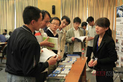 �A���h(yu��n)ҊǶ��ʽ��Ӗ(x��n)���M(f��i)�v����Ƭ